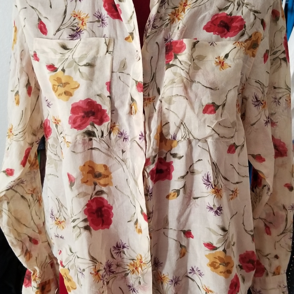 Lizsport Petite Medium Floral Button Down Top